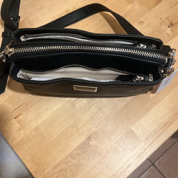 Guess Alessi Elegant Black Crossbody Bag - Picture 4 of 4